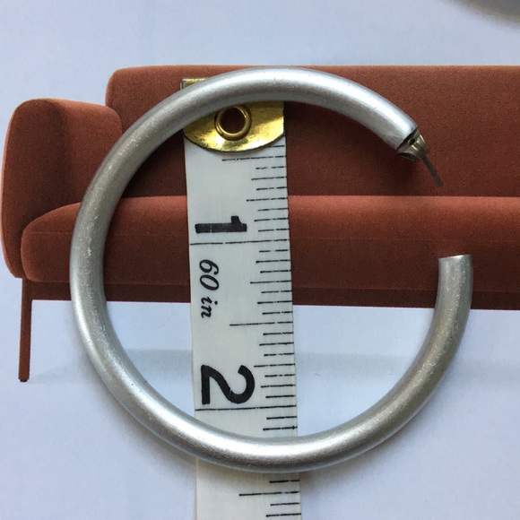 Pair of 90s matte silver hoops vintage VGUC very light vintage - Picture 14 of 16